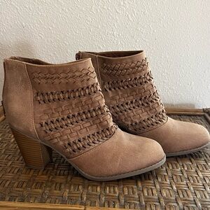 Women’s woven booties